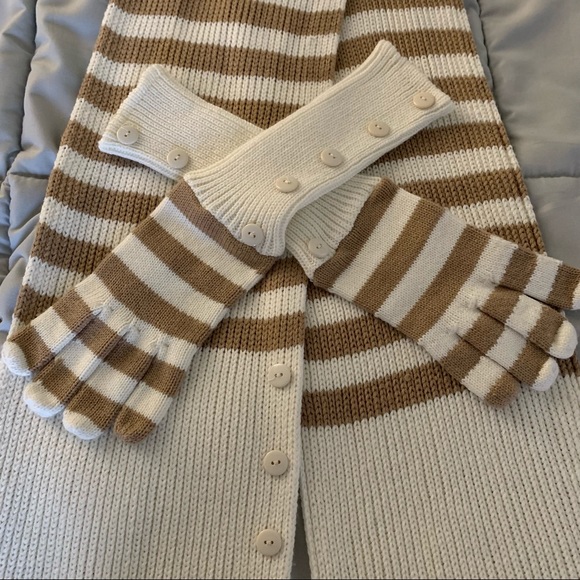 Matching Scarf and Gloves Set in White/Tan - Picture 9 of 10